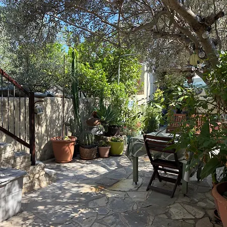 Avli-the Courtyard Konukevi 4*